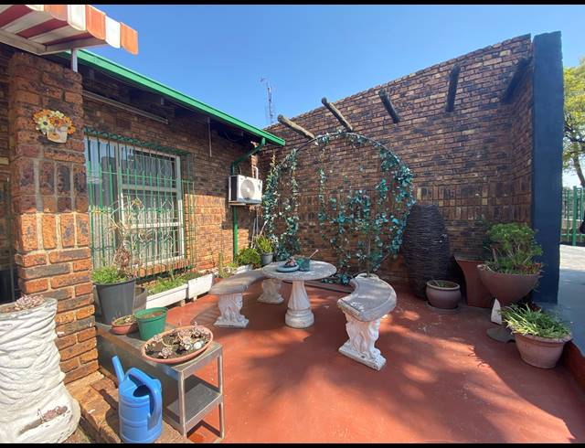 3 BEDROOM FREEHOLD FOR SALE IN DALPARK EXT 11